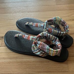 Sanuk Sandals Size 10